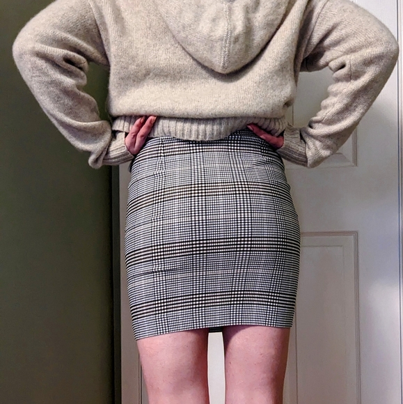 Dynamite Elle Plaid Mini Skirt | Size XS - Picture 4 of 6